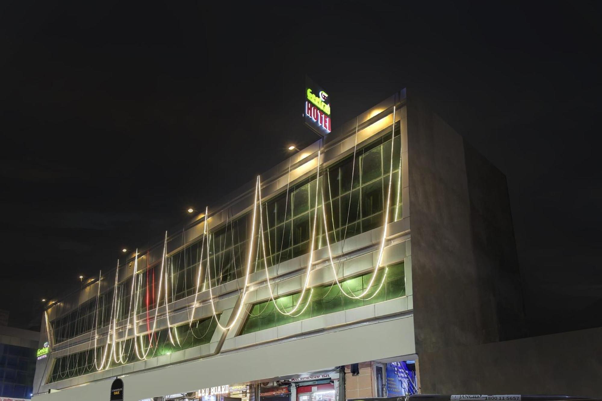Super Townhouse Geetraj Near Shalimar Gateway Lucknow Ξενοδοχείο Εξωτερικό φωτογραφία