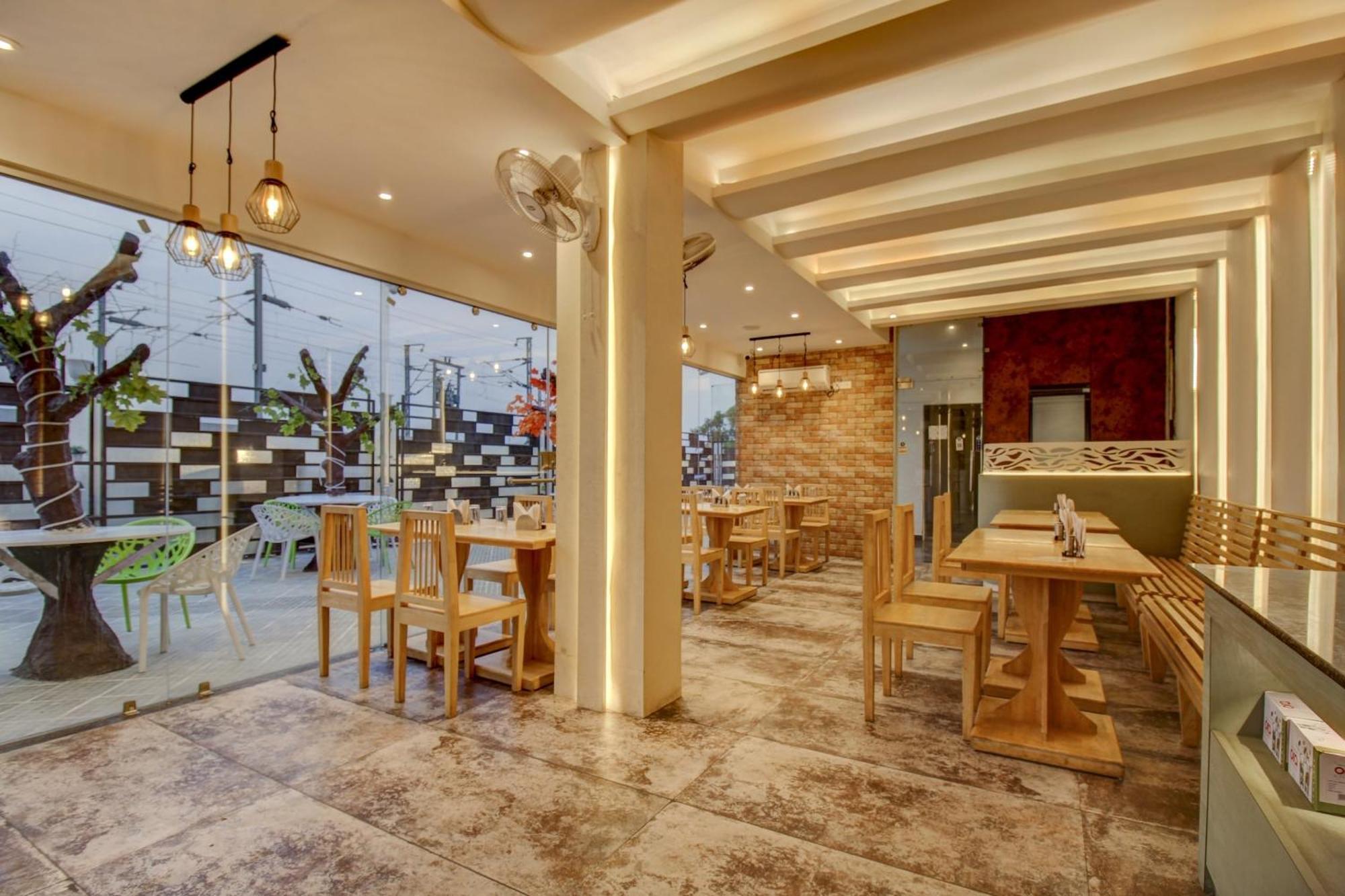 Townhouse Geetraj Near Shalimar Gateway Lucknow Ξενοδοχείο Εξωτερικό φωτογραφία